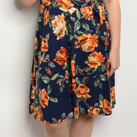 LAST 1! SIZE 2X! NAVY FLORAL PRINT PLUS SIZE DRESS - Picture 5 of 5